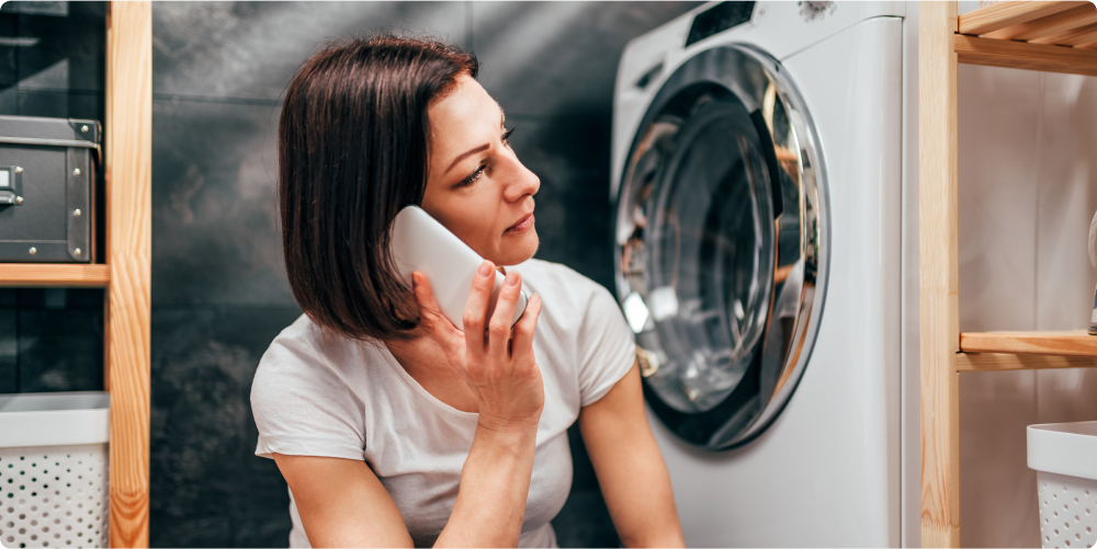 Women on the phone with a expert